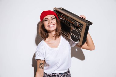 Genç Bayan holding kayıt cihazı.