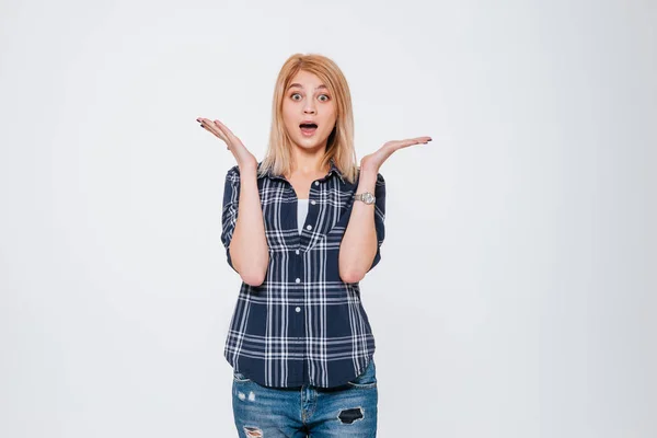 Gelukkige Dame poseren geïsoleerd op een witte achtergrond — Stockfoto