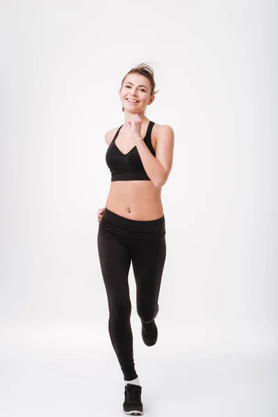 Volledige lengte portret van een vrouw van de happy sport uitgevoerd — Stockfoto