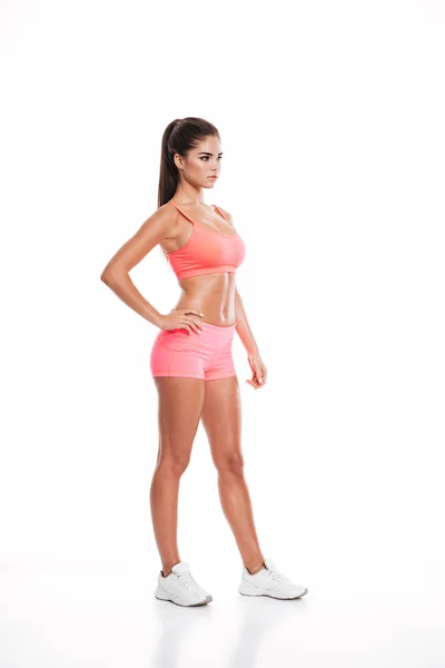 Jonge sexy fitness vrouw in roze sportkleding — Stockfoto