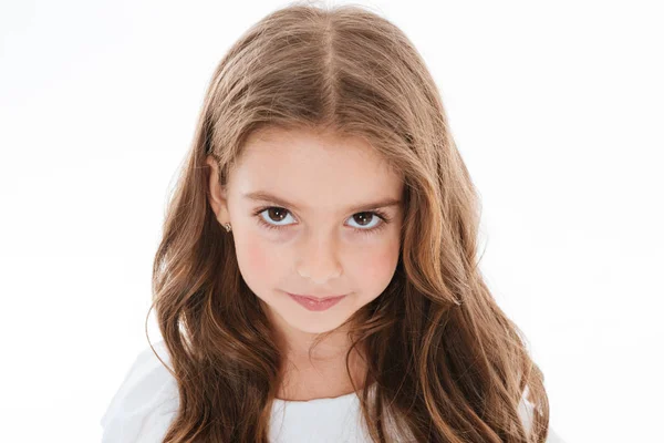 Retrato de bonito linda menina com cabelo comprido — Fotografia de Stock