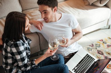 şampanya içmeyi sevenler