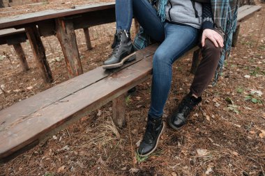 Ormandaki aşıkların kırpılmış görüntü