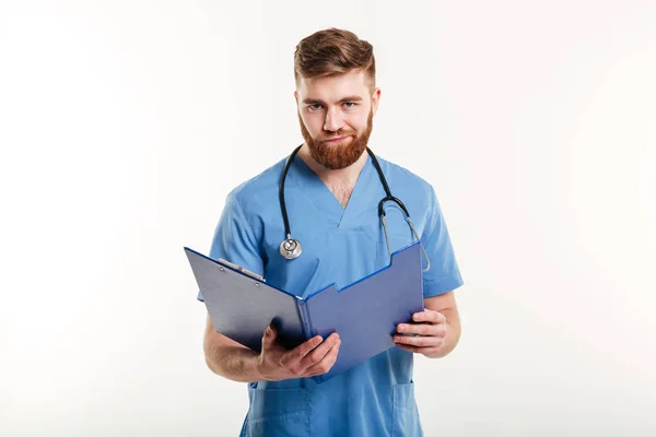 Upprörd besviken läkare eller sjuksköterska med stetoskop — Stockfoto