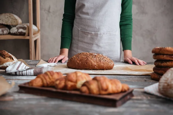 Genç Bayan baker sana ait fotoğraf kırpılmış