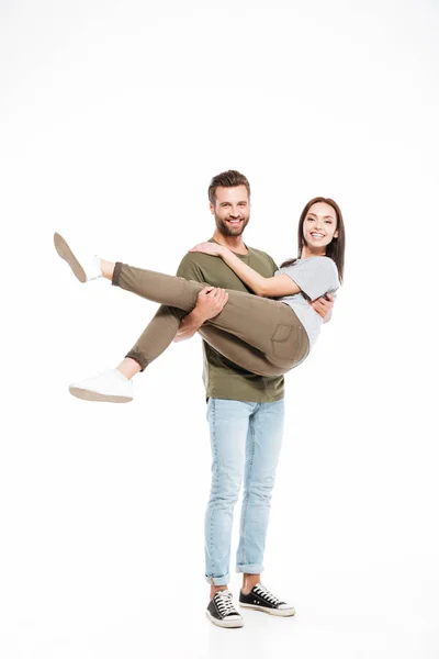 Adorável casal olhando câmera — Fotografia de Stock