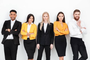 Konsantre meslektaşları Office poz ayakta
