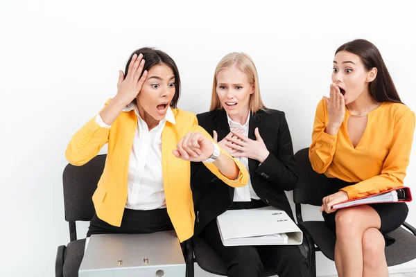 Shocked women colleagues looking at watch. — Stock Photo, Image