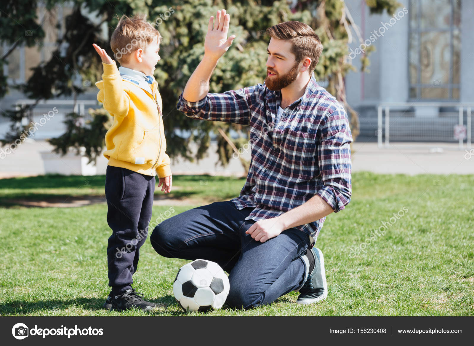 Сын мстит отцу. Отец с ремнем. Сын мстит отцу. Ремень для детей. Папа и непутевый сын.