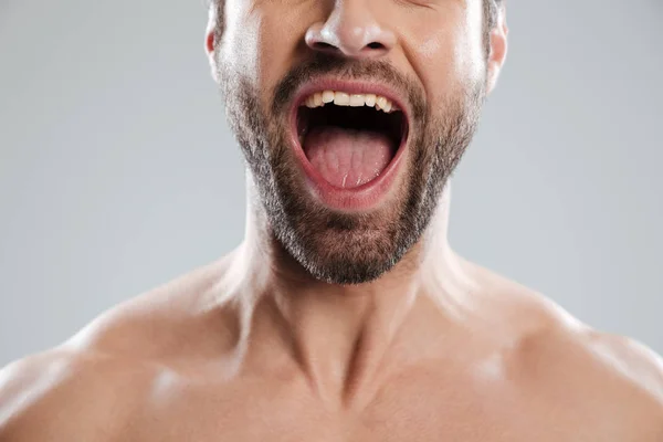Imagem cortada de homens excitados metade do rosto com ombros nus — Fotografia de Stock