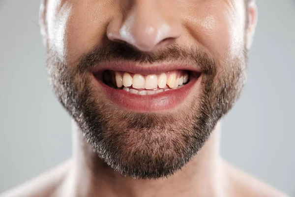 Imagem recortada de um rosto de homem rindo — Fotografia de Stock