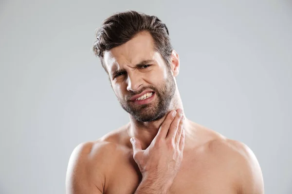 Jovem bonito nu homem expertising seu fce antes de barbear — Fotografia de Stock