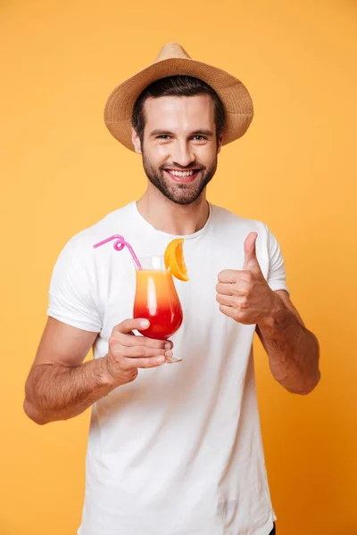 Happy man in summer hat with cocktail looking camera — Stock Photo, Image