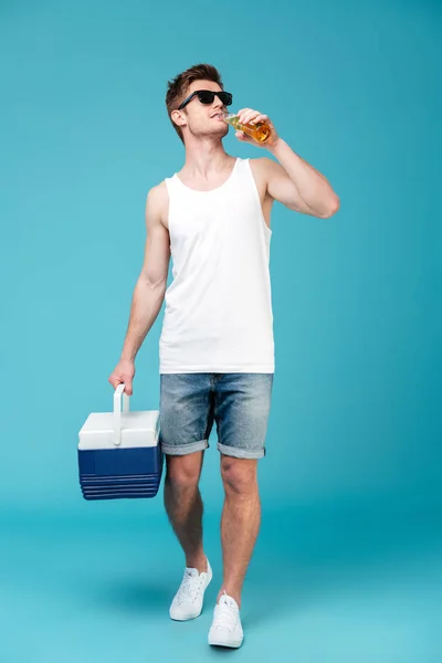 Handsome man drinking beer. — Stock Photo, Image