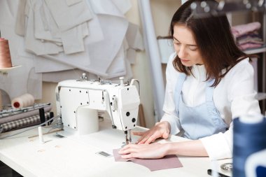 Görüntü terzi dikiş makinesi ile çalışma