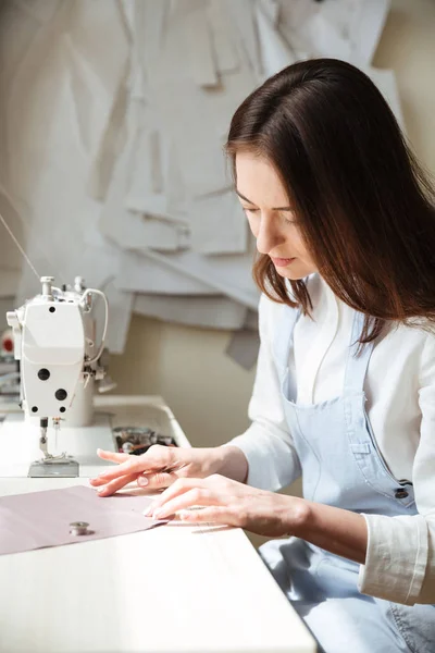 Side view of seamstress working with sewing machine — Stock Photo, Image