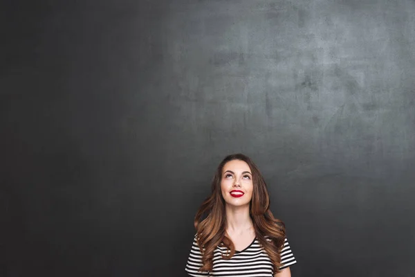 Smiling woman looking up — Stock Photo, Image