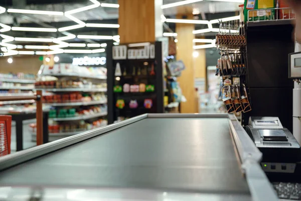 Cashier's desk in supermarket shop — Stock Photo, Image