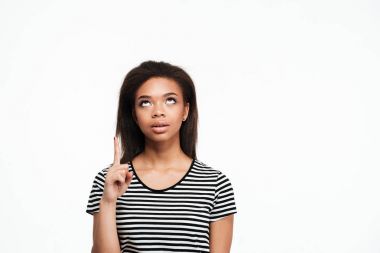 İşaret ve bir kenara seyir düşünme genç Afrika Bayan.