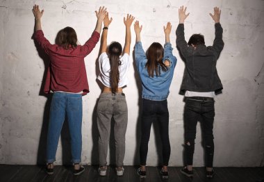 Arkadan Görünüm görüntüsünü genç hipsters seven çiftler