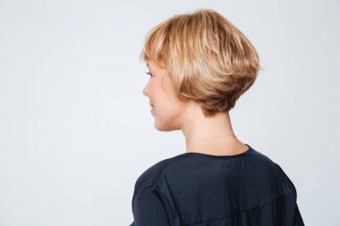 Yaşlı kadın stüdyoda poz arkasında görüntülemek