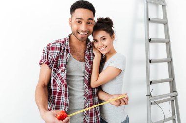 Onarım sırasında şirin çift