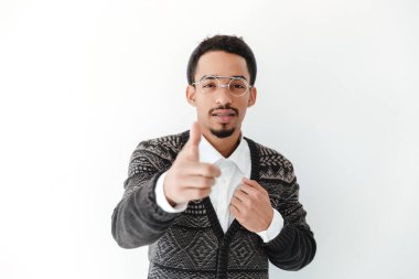 İşaret Afrika yakışıklı genç.