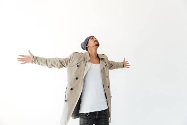 İzole Afrika yakışıklı genç