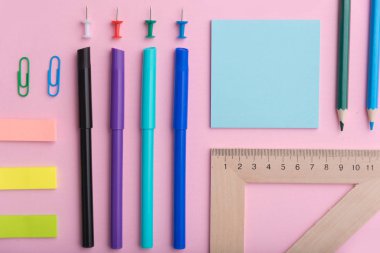 Çok sayıda ofis malzemesinin en iyi görüntü görüntüsü