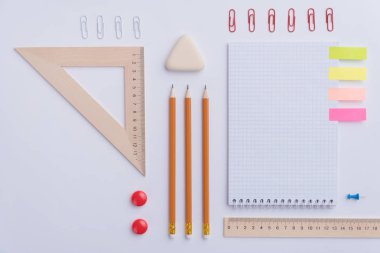 Çok sayıda ofis malzemesinin en iyi görünümü