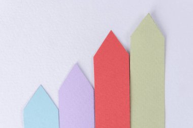 Gri tablo arka planı üzerinde yalıtılmış iş grafik diyagramı.