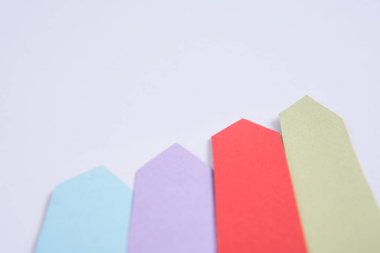 Gri tablo arka planı üzerinde yalıtılmış iş grafik diyagramı.