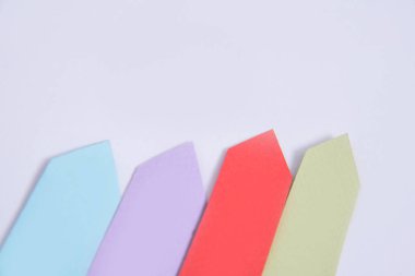 Gri tablo arka planı üzerinde yalıtılmış iş grafik diyagramı.