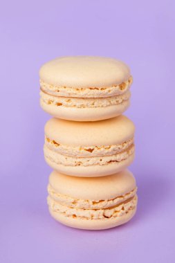 Üç tatlı turuncu macaroons