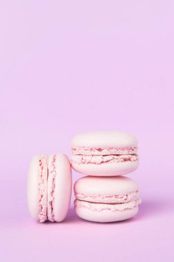 Üç tatlı mor makaron