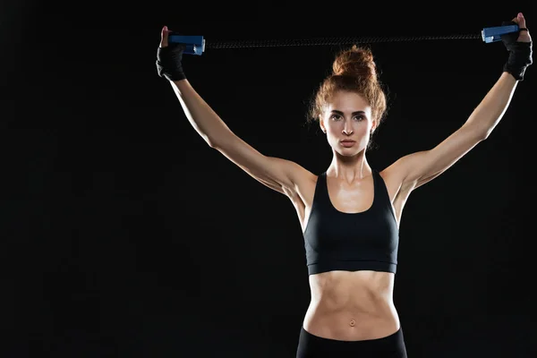 Calma combattente femminile utilizzando espansore — Foto Stock