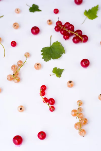 Foto von oben mit einer Mischung aus Beeren — Stockfoto