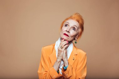 Muhteşem olgun redhead moda kadın