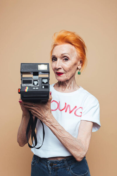 Шикарная зрелая рыжая моделька
