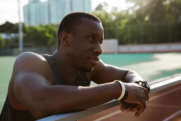 Close up of a african sportsman leaning on the railing — Stock Photo, Image