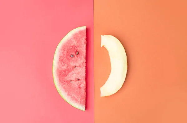 Skivor av melon och vattenmelon isolerade — Stockfoto