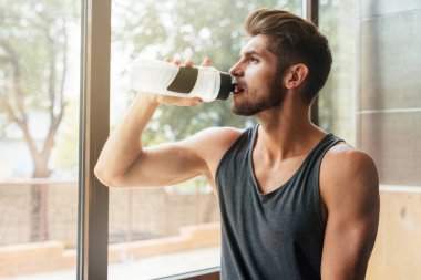 Spor salonu modelinde portresi