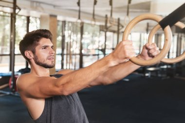 Fitness adam ringe geri veriyor