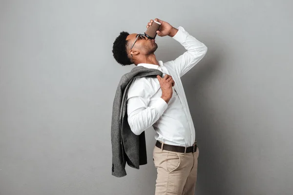 Young afro american man holding jacket over shoulder — Stock Photo, Image