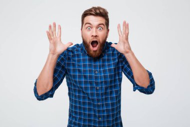 Şok adam izole kamera bakan çığlık