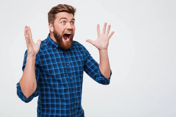 Screaming shocked man looking at copy space — Stock Photo, Image