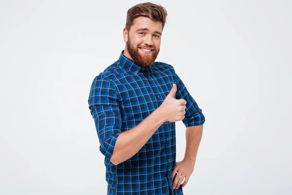 Hombre positivo mostrando pulgar hacia arriba aislado —  Fotos de Stock