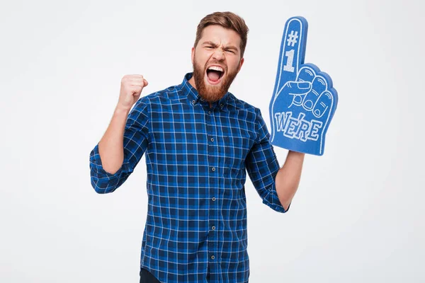 Mutlu bir adam fan kazanmak ve izole fan parmak giymek