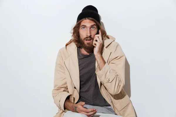Shocked hipster man looking camera sitting isolated — Stock Photo, Image
