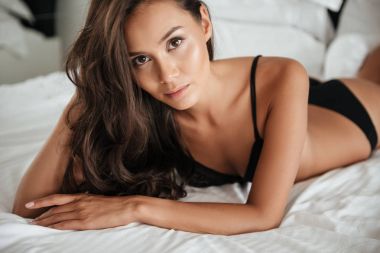 Çekici bir genç Asyalı kadın portresi kapatın